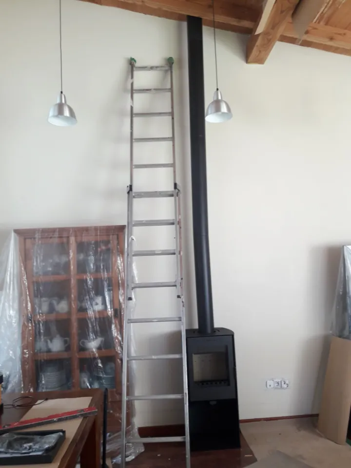 Montaje del tubo de salida de humos con escalera